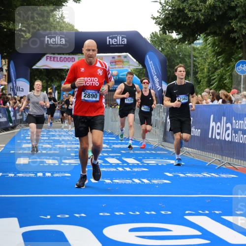 29.06.2025 - hella hamburg halbmarathon Strokosch-Dieckow http://msf.ph/oto/8492519 29.06.2025 10:44:56 Ziel 1171, 1424, 1520, 2098, 2890, 3098, 4425, 6266, 7056, 7167, 7709, 7843, 9030, 9720, 10741, 11688, 12161, 15334, 16058, 17381, 17382, 17406, 17544, 18055, 18631, 19210 meine-sportfotos.de