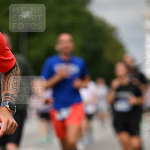 29.06.2025 - hella hamburg halbmarathon Dr. Thomas Lammeyer http://msf.ph/oto/8492570 29.06.2025 10:22:17 Kennedybrücke 1067, 1268, 1298, 1477, 1554, 1641, 1820, 1982, 2087, 2147, 2305, 2548, 2634, 3125, 3482, 3977, 4194, 4738, 4804, 5023, 5290, 5294, 5909, 6332, 7094, 7160, 7413, 7641, 7649, 7838, 7882, 7883, 8248, 9539, 9586, 9717, 9734, 9798, 9834, 9844, 10174, 10332, 10659, 10831, 10908, 10946, 11352 meine-sportfotos.de