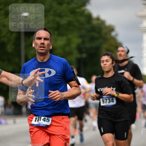 29.06.2025 - hella hamburg halbmarathon Dr. Thomas Lammeyer http://msf.ph/oto/8492589 29.06.2025 10:22:17 Kennedybrücke 1067, 1268, 1298, 1477, 1554, 1641, 1820, 1982, 2087, 2147, 2305, 2548, 2634, 3125, 3482, 3977, 4194, 4738, 4804, 5023, 5290, 5294, 5909, 6332, 7094, 7160, 7413, 7641, 7649, 7838, 7882, 7883, 8248, 9539, 9586, 9717, 9734, 9798, 9834, 9844, 10174, 10332, 10659, 10831, 10908, 10946, 11352 meine-sportfotos.de