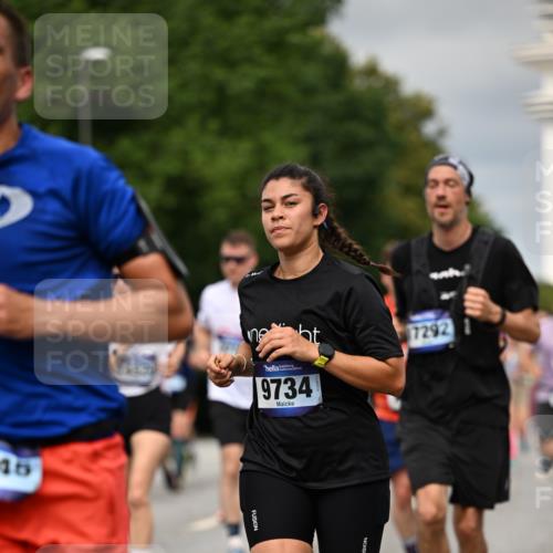 29.06.2025 - hella hamburg halbmarathon Dr. Thomas Lammeyer http://msf.ph/oto/8492610 29.06.2025 10:22:18 Kennedybrücke 1067, 1268, 1298, 1477, 1554, 1641, 1820, 1982, 2087, 2147, 2305, 2548, 2634, 3125, 3482, 3977, 4194, 4738, 4804, 5023, 5290, 5294, 5909, 6332, 7094, 7160, 7413, 7641, 7649, 7838, 7882, 7883, 8248, 9539, 9586, 9717, 9734, 9798, 9834, 9844, 10174, 10332, 10659, 10831, 10908, 10946, 11352 meine-sportfotos.de