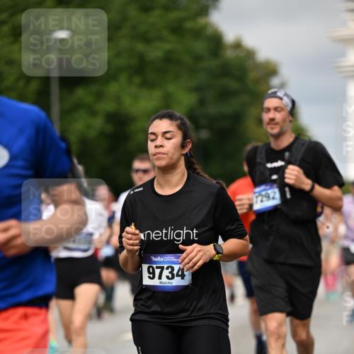 29.06.2025 - hella hamburg halbmarathon Dr. Thomas Lammeyer http://msf.ph/oto/8492616 29.06.2025 10:22:18 Kennedybrücke 1067, 1268, 1298, 1477, 1554, 1641, 1820, 1982, 2087, 2147, 2305, 2548, 2634, 3125, 3482, 3977, 4194, 4738, 4804, 5023, 5290, 5294, 5909, 6332, 7094, 7160, 7413, 7641, 7649, 7838, 7882, 7883, 8248, 9539, 9586, 9717, 9734, 9798, 9834, 9844, 10174, 10332, 10659, 10831, 10908, 10946, 11352 meine-sportfotos.de