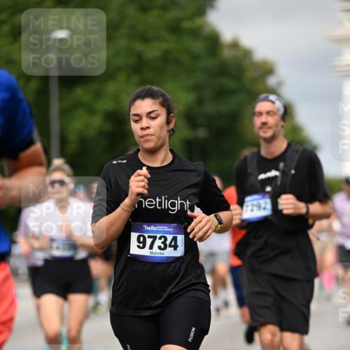 29.06.2025 - hella hamburg halbmarathon Dr. Thomas Lammeyer http://msf.ph/oto/8492620 29.06.2025 10:22:18 Kennedybrücke 1067, 1268, 1298, 1477, 1554, 1641, 1820, 1982, 2087, 2147, 2305, 2548, 2634, 3125, 3482, 3977, 4194, 4738, 4804, 5023, 5290, 5294, 5909, 6332, 7094, 7160, 7413, 7641, 7649, 7838, 7882, 7883, 8248, 9539, 9586, 9717, 9734, 9798, 9834, 9844, 10174, 10332, 10659, 10831, 10908, 10946, 11352 meine-sportfotos.de