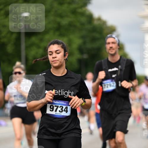 29.06.2025 - hella hamburg halbmarathon Dr. Thomas Lammeyer http://msf.ph/oto/8492624 29.06.2025 10:22:18 Kennedybrücke 1067, 1268, 1298, 1477, 1554, 1641, 1820, 1982, 2087, 2147, 2305, 2548, 2634, 3125, 3482, 3977, 4194, 4738, 4804, 5023, 5290, 5294, 5909, 6332, 7094, 7160, 7413, 7641, 7649, 7838, 7882, 7883, 8248, 9539, 9586, 9717, 9734, 9798, 9834, 9844, 10174, 10332, 10659, 10831, 10908, 10946, 11352 meine-sportfotos.de