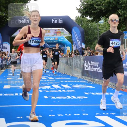 29.06.2025 - hella hamburg halbmarathon Strokosch-Dieckow http://msf.ph/oto/8492633 29.06.2025 10:44:54 Ziel 1171, 1424, 1520, 2098, 2890, 3004, 3098, 4425, 4915, 7056, 7167, 7325, 7843, 9030, 9720, 12161, 15334, 16058, 16834, 17381, 17382, 17406, 17544, 18055, 18631, 19207, 19210 meine-sportfotos.de