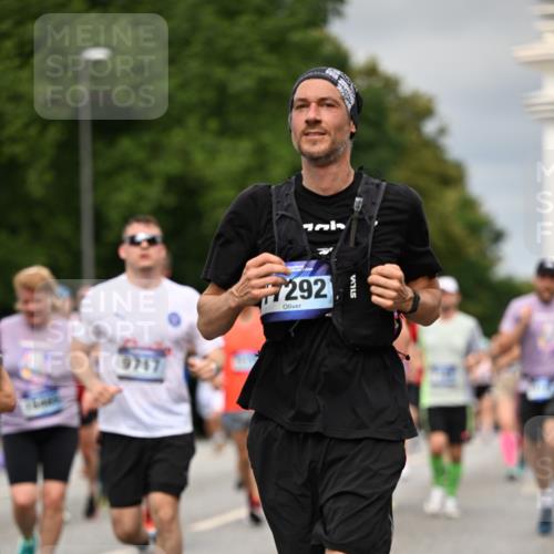 29.06.2025 - hella hamburg halbmarathon Dr. Thomas Lammeyer http://msf.ph/oto/8492848 29.06.2025 10:22:19 Kennedybrücke 1067, 1268, 1298, 1477, 1641, 1820, 1982, 2087, 2147, 2305, 2548, 2634, 3125, 3482, 3977, 4194, 4738, 4804, 5023, 5290, 5294, 5909, 6332, 7094, 7160, 7413, 7641, 7649, 7838, 7882, 7883, 8248, 9539, 9586, 9717, 9734, 9834, 9844, 10174, 10332, 10659, 10831, 10908, 10946, 11352 meine-sportfotos.de
