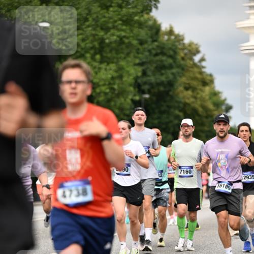 29.06.2025 - hella hamburg halbmarathon Dr. Thomas Lammeyer http://msf.ph/oto/8492890 29.06.2025 10:22:20 Kennedybrücke 1067, 1268, 1298, 1477, 1641, 1820, 1982, 2087, 2147, 2305, 2548, 2634, 3125, 3482, 3977, 4194, 4738, 4804, 5023, 5290, 5909, 6332, 7094, 7160, 7413, 7641, 7649, 7838, 7882, 7883, 8248, 9539, 9586, 9717, 9734, 9834, 9844, 10174, 10332, 10659, 10831, 10908, 10946, 11352 meine-sportfotos.de