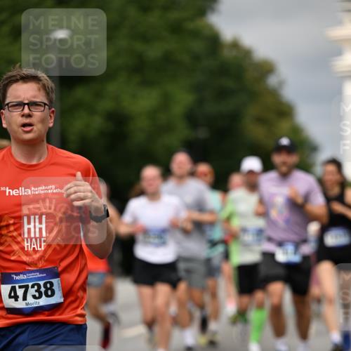 29.06.2025 - hella hamburg halbmarathon Dr. Thomas Lammeyer http://msf.ph/oto/8492915 29.06.2025 10:22:21 Kennedybrücke 1067, 1268, 1298, 1477, 1641, 1820, 1982, 2087, 2305, 2634, 3125, 3482, 3977, 4194, 4738, 4804, 5023, 5290, 5909, 6332, 7160, 7413, 7649, 7838, 7882, 7883, 8248, 9539, 9586, 9717, 9734, 9834, 9844, 10174, 10332, 10659, 10831, 10908, 10946, 11352 meine-sportfotos.de