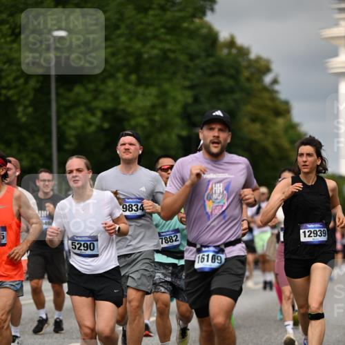 29.06.2025 - hella hamburg halbmarathon Dr. Thomas Lammeyer http://msf.ph/oto/8492960 29.06.2025 10:22:22 Kennedybrücke 1067, 1268, 1298, 1477, 1641, 1820, 1982, 2087, 2305, 2634, 3125, 3482, 3977, 4194, 4738, 4804, 5023, 5290, 5909, 6332, 7160, 7413, 7649, 7838, 7882, 7883, 8248, 8341, 9539, 9586, 9717, 9734, 9834, 9844, 10174, 10332, 10659, 10831, 10908, 10946, 11352 meine-sportfotos.de