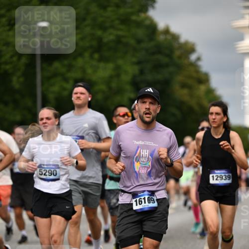 29.06.2025 - hella hamburg halbmarathon Dr. Thomas Lammeyer http://msf.ph/oto/8492974 29.06.2025 10:22:22 Kennedybrücke 1067, 1268, 1298, 1477, 1641, 1820, 1982, 2087, 2305, 2634, 3125, 3482, 3977, 4194, 4738, 4804, 5023, 5290, 5909, 6332, 7160, 7413, 7649, 7838, 7882, 7883, 8248, 8341, 9539, 9586, 9717, 9734, 9834, 9844, 10174, 10332, 10659, 10831, 10908, 10946, 11352 meine-sportfotos.de