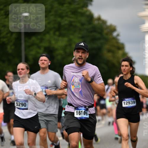 29.06.2025 - hella hamburg halbmarathon Dr. Thomas Lammeyer http://msf.ph/oto/8492982 29.06.2025 10:22:23 Kennedybrücke 1067, 1268, 1298, 1477, 1641, 1820, 1982, 2087, 2305, 2634, 3125, 3482, 3977, 4194, 4738, 4804, 5023, 5290, 5909, 6332, 7160, 7413, 7649, 7838, 7882, 7883, 8248, 8341, 9222, 9539, 9586, 9717, 9734, 9834, 9844, 10174, 10332, 10659, 10831, 10908, 10946, 11352 meine-sportfotos.de