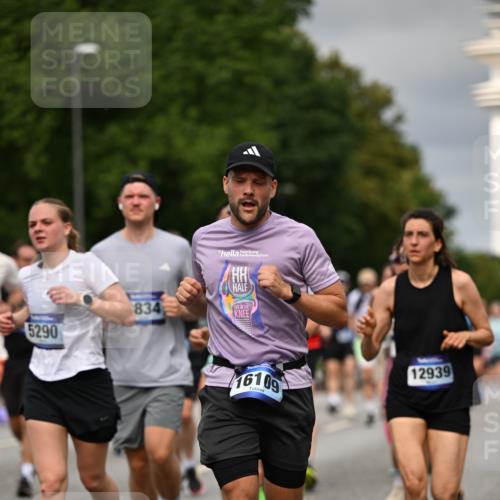 29.06.2025 - hella hamburg halbmarathon Dr. Thomas Lammeyer http://msf.ph/oto/8492995 29.06.2025 10:22:23 Kennedybrücke 1067, 1268, 1298, 1477, 1641, 1820, 1982, 2087, 2305, 2634, 3125, 3482, 3977, 4194, 4738, 4804, 5023, 5290, 5909, 6332, 7160, 7413, 7649, 7838, 7882, 7883, 8248, 8341, 9222, 9539, 9586, 9717, 9734, 9834, 9844, 10174, 10332, 10659, 10831, 10908, 10946, 11352 meine-sportfotos.de