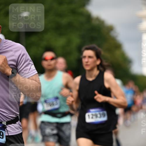 29.06.2025 - hella hamburg halbmarathon Dr. Thomas Lammeyer http://msf.ph/oto/8493247 29.06.2025 10:22:24 Kennedybrücke 1067, 1268, 1298, 1477, 1820, 1982, 2087, 2305, 2634, 2821, 3125, 3482, 3977, 4194, 4738, 5023, 5290, 5909, 6332, 7160, 7413, 7649, 7838, 7882, 7883, 8248, 8341, 9222, 9539, 9586, 9717, 9734, 9834, 9844, 10174, 10332, 10659, 10831, 10908, 10946, 11352 meine-sportfotos.de