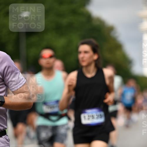 29.06.2025 - hella hamburg halbmarathon Dr. Thomas Lammeyer http://msf.ph/oto/8493253 29.06.2025 10:22:24 Kennedybrücke 1067, 1268, 1298, 1477, 1820, 1982, 2087, 2305, 2634, 2821, 3125, 3482, 3977, 4194, 4738, 5023, 5290, 5909, 6332, 7160, 7413, 7649, 7838, 7882, 7883, 8248, 8341, 9222, 9539, 9586, 9717, 9734, 9834, 9844, 10174, 10332, 10659, 10831, 10908, 10946, 11352 meine-sportfotos.de