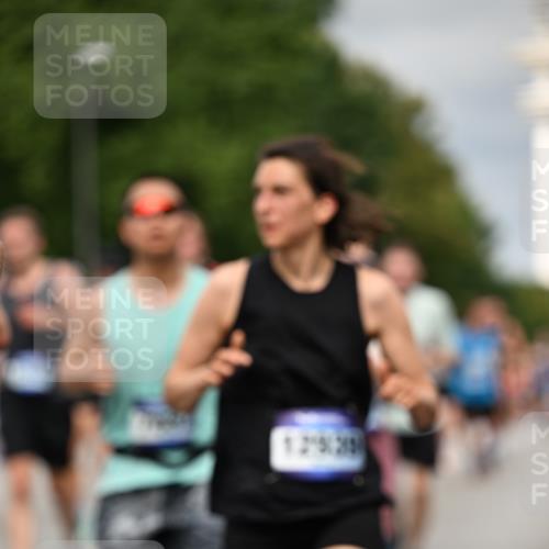 29.06.2025 - hella hamburg halbmarathon Dr. Thomas Lammeyer http://msf.ph/oto/8493259 29.06.2025 10:22:25 Kennedybrücke 1067, 1268, 1298, 1477, 1820, 1982, 2087, 2305, 2634, 2821, 3125, 3482, 4194, 4738, 5290, 5909, 6332, 7160, 7413, 7649, 7838, 7882, 7883, 8248, 8341, 9222, 9539, 9586, 9717, 9734, 9834, 9844, 10174, 10332, 10659, 10831, 10908, 10946, 11352 meine-sportfotos.de