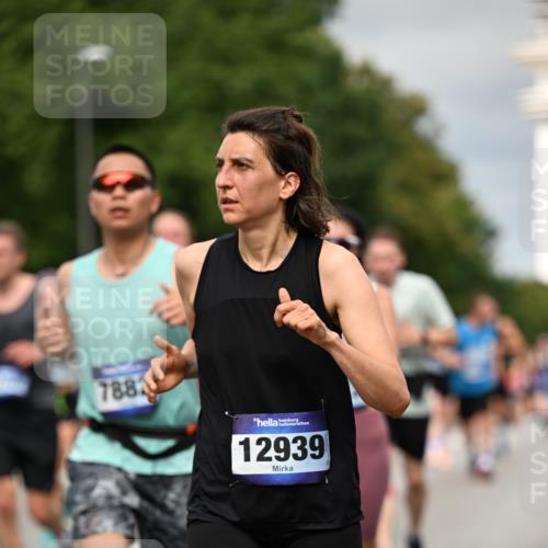 29.06.2025 - hella hamburg halbmarathon Dr. Thomas Lammeyer http://msf.ph/oto/8493263 29.06.2025 10:22:25 Kennedybrücke 1067, 1268, 1298, 1477, 1820, 1982, 2087, 2305, 2634, 2821, 3125, 3482, 4194, 4738, 5290, 5909, 6332, 7160, 7413, 7649, 7838, 7882, 7883, 8248, 8341, 9222, 9539, 9586, 9717, 9734, 9834, 9844, 10174, 10332, 10659, 10831, 10908, 10946, 11352 meine-sportfotos.de