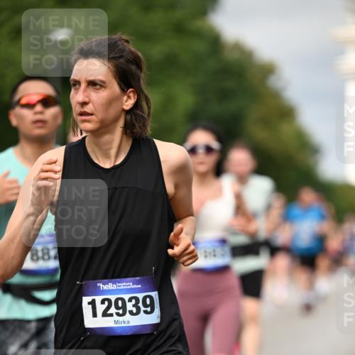 29.06.2025 - hella hamburg halbmarathon Dr. Thomas Lammeyer http://msf.ph/oto/8493274 29.06.2025 10:22:25 Kennedybrücke 1067, 1268, 1298, 1477, 1820, 1982, 2087, 2305, 2634, 2821, 3125, 3482, 4194, 4738, 5290, 5909, 6332, 7160, 7413, 7649, 7838, 7882, 7883, 8248, 8341, 9222, 9539, 9586, 9717, 9734, 9834, 9844, 10174, 10332, 10659, 10831, 10908, 10946, 11352 meine-sportfotos.de