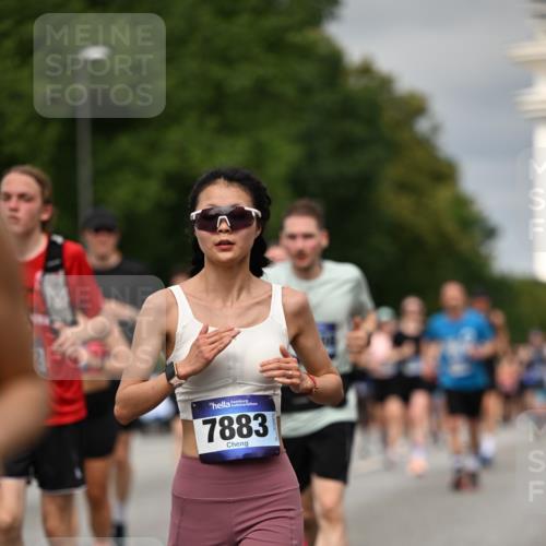 29.06.2025 - hella hamburg halbmarathon Dr. Thomas Lammeyer http://msf.ph/oto/8493292 29.06.2025 10:22:26 Kennedybrücke 1067, 1268, 1298, 1477, 1820, 1982, 2087, 2305, 2634, 2821, 3125, 3482, 4194, 4738, 5290, 5909, 6332, 7160, 7413, 7649, 7838, 7882, 7883, 8248, 8341, 9222, 9539, 9586, 9717, 9734, 9834, 9844, 10174, 10332, 10659, 10831, 10908, 10946, 11352 meine-sportfotos.de
