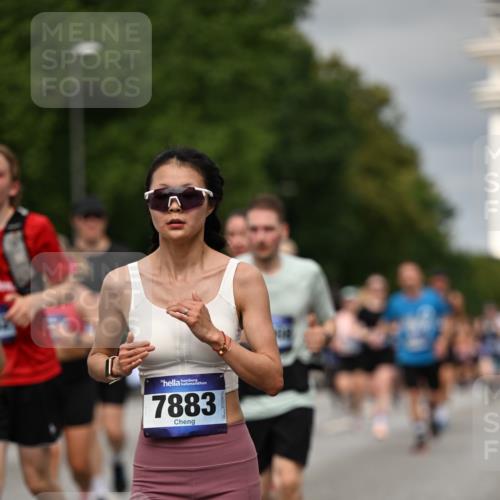 29.06.2025 - hella hamburg halbmarathon Dr. Thomas Lammeyer http://msf.ph/oto/8493295 29.06.2025 10:22:26 Kennedybrücke 1067, 1268, 1298, 1477, 1820, 1982, 2087, 2305, 2634, 2821, 3125, 3482, 4194, 4738, 5290, 5909, 6332, 7160, 7413, 7649, 7838, 7882, 7883, 8248, 8341, 9222, 9539, 9586, 9717, 9734, 9834, 9844, 10174, 10332, 10659, 10831, 10908, 10946, 11352 meine-sportfotos.de