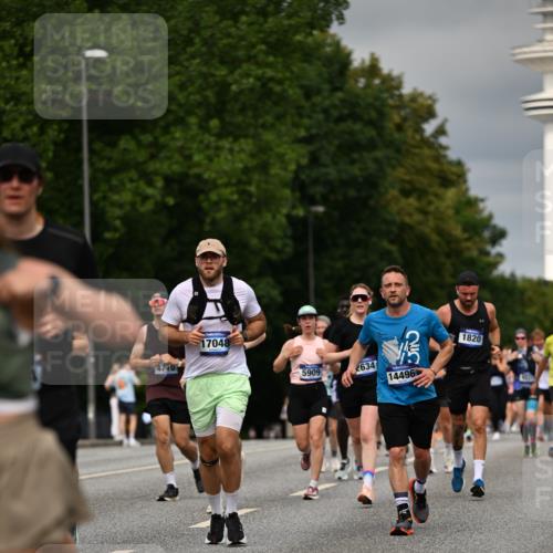 29.06.2025 - hella hamburg halbmarathon Dr. Thomas Lammeyer http://msf.ph/oto/8493395 29.06.2025 10:22:28 Kennedybrücke 1067, 1234, 1268, 1298, 1477, 1820, 2087, 2305, 2335, 2634, 2821, 3125, 3482, 4123, 4194, 4738, 5290, 5909, 6332, 7160, 7413, 7445, 7649, 7838, 7882, 7883, 8067, 8248, 8341, 9222, 9586, 9717, 9734, 9834, 9844, 10174, 10659, 10908, 10946, 11352 meine-sportfotos.de