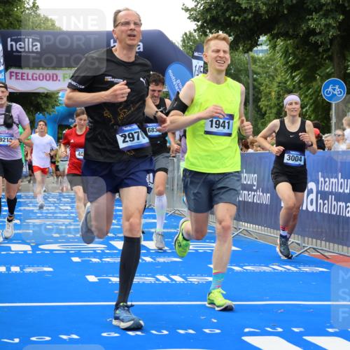 29.06.2025 - hella hamburg halbmarathon Strokosch-Dieckow http://msf.ph/oto/8493527 29.06.2025 10:44:46 Ziel 1941, 2098, 2970, 3004, 3098, 3785, 4270, 4425, 4915, 7056, 7167, 7325, 9720, 12161, 15185, 15233, 16834, 17251, 17406, 18437, 18631, 19207, 19210 meine-sportfotos.de