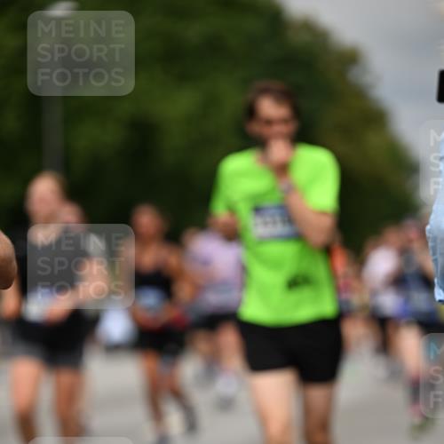 29.06.2025 - hella hamburg halbmarathon Dr. Thomas Lammeyer http://msf.ph/oto/8493802 29.06.2025 10:22:35 Kennedybrücke 1234, 1268, 1477, 1820, 2087, 2335, 2634, 2821, 3125, 3202, 3482, 4123, 4383, 5290, 5733, 5909, 6332, 7121, 7160, 7413, 7445, 7649, 7838, 7882, 7883, 8067, 8341, 8665, 9222, 9276, 9505, 9834, 9844, 10174, 10502, 10659, 10856, 10908, 10946, 11020, 11352 meine-sportfotos.de