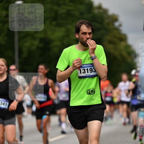 29.06.2025 - hella hamburg halbmarathon Dr. Thomas Lammeyer http://msf.ph/oto/8493806 29.06.2025 10:22:35 Kennedybrücke 1234, 1268, 1477, 1820, 2087, 2335, 2634, 2821, 3125, 3202, 3482, 4123, 4383, 5290, 5733, 5909, 6332, 7121, 7160, 7413, 7445, 7649, 7838, 7882, 7883, 8067, 8341, 8665, 9222, 9276, 9505, 9834, 9844, 10174, 10502, 10659, 10856, 10908, 10946, 11020, 11352 meine-sportfotos.de