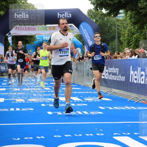 29.06.2025 - hella hamburg halbmarathon Strokosch-Dieckow http://msf.ph/oto/8493807 29.06.2025 10:44:44 Ziel 1782, 1941, 2098, 2970, 3004, 3098, 3785, 4270, 4915, 4991, 6490, 7056, 7167, 7325, 9720, 10669, 12161, 15185, 15233, 16834, 17251, 18107, 18437, 18464, 18868, 19206, 19207, 19210 meine-sportfotos.de