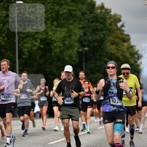 29.06.2025 - hella hamburg halbmarathon Dr. Thomas Lammeyer http://msf.ph/oto/8493932 29.06.2025 10:22:38 Kennedybrücke 1234, 1268, 1820, 2335, 2634, 2821, 3125, 3202, 4123, 4383, 5264, 5266, 5611, 5733, 5909, 6413, 7121, 7413, 7445, 7838, 7883, 8067, 8341, 8665, 9222, 9276, 9505, 9844, 10174, 10467, 10502, 10659, 10856, 10908, 10946, 11020 meine-sportfotos.de