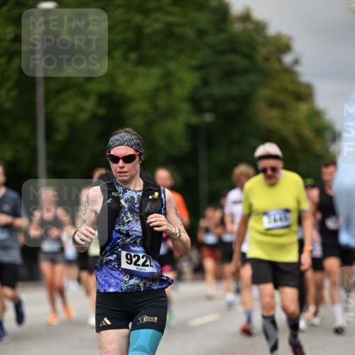 29.06.2025 - hella hamburg halbmarathon Dr. Thomas Lammeyer http://msf.ph/oto/8493977 29.06.2025 10:22:39 Kennedybrücke 1234, 1521, 1820, 2335, 2634, 2821, 3125, 3202, 4123, 4383, 5264, 5266, 5611, 5733, 5909, 6413, 7121, 7413, 7445, 7838, 8067, 8341, 8665, 9222, 9276, 9505, 9844, 10174, 10467, 10502, 10659, 10856, 10908, 10946, 11020 meine-sportfotos.de