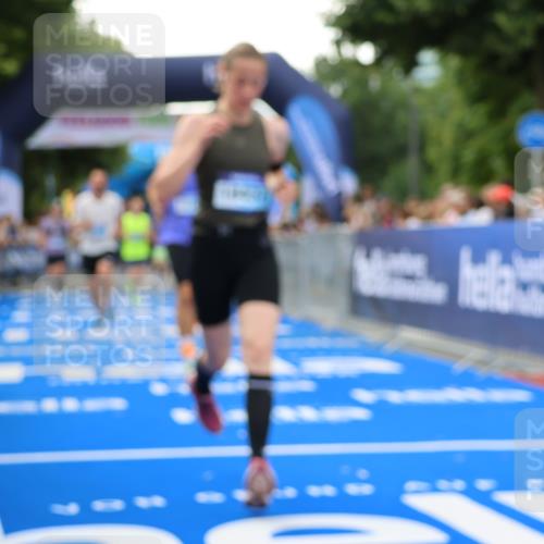 29.06.2025 - hella hamburg halbmarathon Strokosch-Dieckow http://msf.ph/oto/8494067 29.06.2025 10:44:41 Ziel 1782, 1941, 2365, 2402, 2970, 3004, 3785, 4270, 4915, 4991, 5476, 6490, 6495, 7325, 10669, 12711, 14351, 14798, 14816, 15185, 15233, 16224, 16834, 17251, 18107, 18437, 18464, 18539, 18560, 18868, 19206, 19207 meine-sportfotos.de