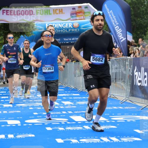 29.06.2025 - hella hamburg halbmarathon Strokosch-Dieckow http://msf.ph/oto/8494173 29.06.2025 10:42:10 Ziel 1441, 1903, 2675, 5682, 7765, 7865, 9365, 10216, 12098, 13709, 14811, 14899, 16626, 16660, 16677, 17182, 17363, 18772, 18802 meine-sportfotos.de