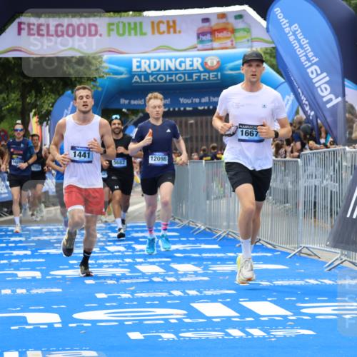 29.06.2025 - hella hamburg halbmarathon Strokosch-Dieckow http://msf.ph/oto/8494212 29.06.2025 10:42:06 Ziel 1441, 5682, 5690, 6593, 7765, 9365, 10216, 11417, 12098, 12292, 13196, 13709, 14899, 15846, 16626, 16677, 17363, 17864, 17926, 18772, 18802, 18920, 19046 meine-sportfotos.de