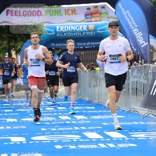 29.06.2025 - hella hamburg halbmarathon Strokosch-Dieckow http://msf.ph/oto/8494233 29.06.2025 10:42:06 Ziel 1441, 5682, 5690, 6593, 7765, 9365, 10216, 11417, 12098, 12292, 13196, 13709, 14899, 15846, 16626, 16677, 17363, 17864, 17926, 18772, 18802, 18920, 19046 meine-sportfotos.de