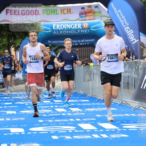 29.06.2025 - hella hamburg halbmarathon Strokosch-Dieckow http://msf.ph/oto/8494238 29.06.2025 10:42:06 Ziel 1441, 5682, 5690, 6593, 7765, 9365, 10216, 11417, 12098, 12292, 13196, 13709, 14899, 15846, 16626, 16677, 17363, 17864, 17926, 18772, 18802, 18920, 19046 meine-sportfotos.de