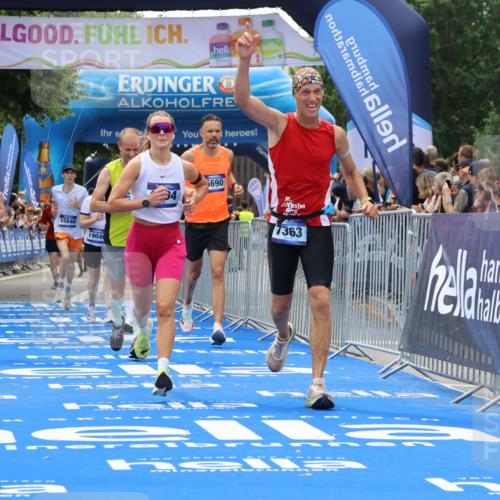 29.06.2025 - hella hamburg halbmarathon Strokosch-Dieckow http://msf.ph/oto/8494302 29.06.2025 10:41:57 Ziel 1169, 5690, 6593, 7092, 7363, 8694, 11417, 12292, 13196, 15521, 15846, 16507, 17864, 17926, 18920, 19046 meine-sportfotos.de