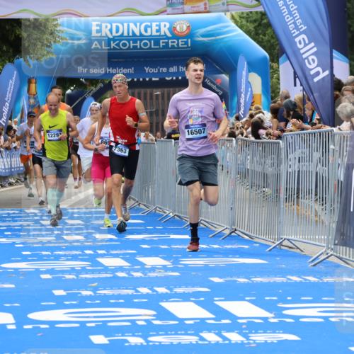 29.06.2025 - hella hamburg halbmarathon Strokosch-Dieckow http://msf.ph/oto/8494419 29.06.2025 10:41:55 Ziel 1169, 5690, 6593, 7092, 7363, 8694, 11417, 11765, 12292, 13196, 15521, 15846, 15935, 16507, 17864, 17926, 18920, 19046 meine-sportfotos.de