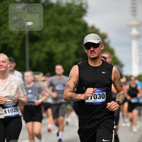 29.06.2025 - hella hamburg halbmarathon Dr. Thomas Lammeyer http://msf.ph/oto/8494665 29.06.2025 10:22:51 Kennedybrücke 1234, 1521, 2096, 2335, 2821, 3202, 3321, 3591, 3592, 4123, 4383, 5049, 5264, 5266, 5611, 5733, 5910, 6413, 6482, 7121, 7214, 7445, 7454, 8067, 8341, 8665, 8799, 9222, 9276, 9505, 9549, 9658, 9964, 10172, 10467, 10502, 10687, 10856, 11020 meine-sportfotos.de