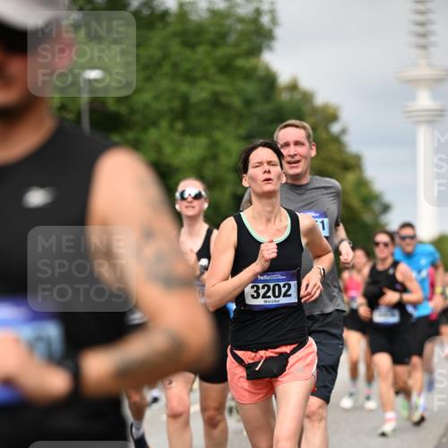 29.06.2025 - hella hamburg halbmarathon Dr. Thomas Lammeyer http://msf.ph/oto/8494671 29.06.2025 10:22:52 Kennedybrücke 1234, 1521, 2096, 2335, 2821, 3202, 3321, 3591, 3592, 4123, 4383, 4845, 5049, 5264, 5266, 5611, 5733, 5910, 6413, 6477, 6482, 7121, 7214, 7445, 7454, 8067, 8341, 8665, 8799, 9222, 9276, 9505, 9549, 9658, 9964, 10172, 10467, 10502, 10687, 10856, 11020 meine-sportfotos.de