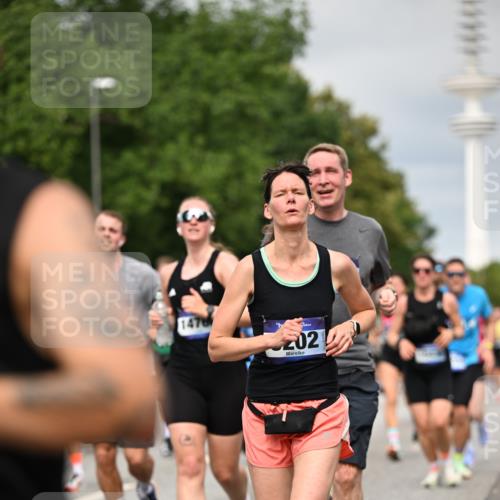29.06.2025 - hella hamburg halbmarathon Dr. Thomas Lammeyer http://msf.ph/oto/8494674 29.06.2025 10:22:52 Kennedybrücke 1234, 1521, 2096, 2335, 2821, 3202, 3321, 3591, 3592, 4123, 4383, 4845, 5049, 5264, 5266, 5611, 5733, 5910, 6413, 6477, 6482, 7121, 7214, 7445, 7454, 8067, 8341, 8665, 8799, 9222, 9276, 9505, 9549, 9658, 9964, 10172, 10467, 10502, 10687, 10856, 11020 meine-sportfotos.de