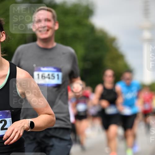 29.06.2025 - hella hamburg halbmarathon Dr. Thomas Lammeyer http://msf.ph/oto/8494766 29.06.2025 10:22:54 Kennedybrücke 1234, 1521, 2096, 2335, 2821, 3202, 3321, 3591, 3592, 4123, 4383, 4718, 4845, 5049, 5264, 5266, 5611, 5733, 5910, 6413, 6477, 6482, 7121, 7214, 7445, 7454, 8067, 8665, 8799, 9276, 9505, 9549, 9658, 9756, 9757, 9964, 10172, 10467, 10502, 10687, 10816, 10856, 11020 meine-sportfotos.de