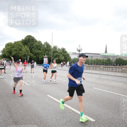 29.06.2025 - hella hamburg halbmarathon Jannik Wohlers http://msf.ph/oto/8494906 29.06.2025 10:55:05 Lombardsbrücke 1616, 1873, 1917, 3115, 3157, 3577, 4628, 5040, 5483, 5487, 7548, 7680, 8626, 9614, 9618, 9857, 9858, 10094, 10559, 10885, 11109, 12902, 13230, 14727, 15081, 15152, 16267, 16385, 16533, 16855, 17019, 17396, 18670, 18972 meine-sportfotos.de