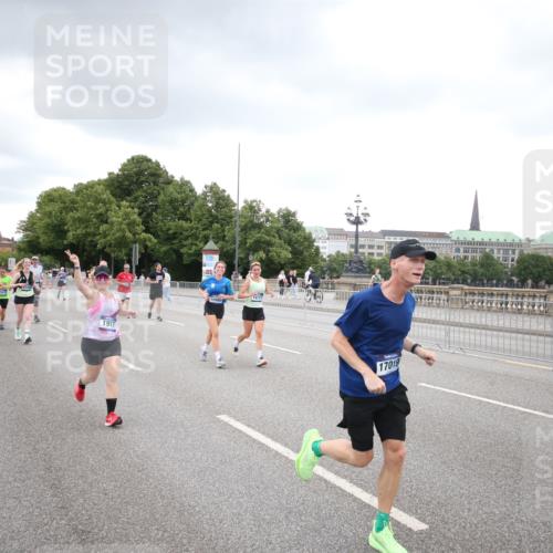 29.06.2025 - hella hamburg halbmarathon Jannik Wohlers http://msf.ph/oto/8494913 29.06.2025 10:55:05 Lombardsbrücke 1616, 1873, 1917, 3115, 3157, 3577, 4628, 5040, 5483, 5487, 7548, 7680, 8626, 9614, 9618, 9857, 9858, 10094, 10559, 10885, 11109, 12902, 13230, 14727, 15081, 15152, 16267, 16385, 16533, 16855, 17019, 17396, 18670, 18972 meine-sportfotos.de
