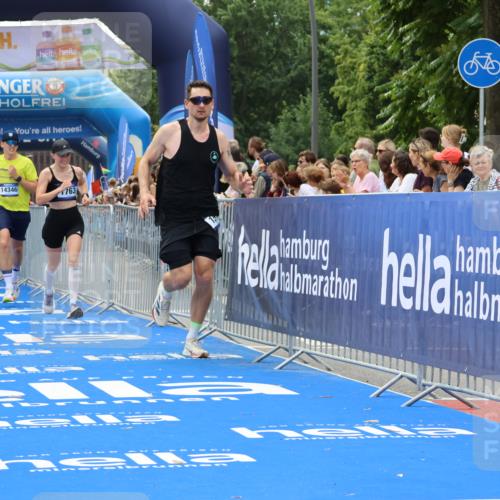 29.06.2025 - hella hamburg halbmarathon Strokosch-Dieckow http://msf.ph/oto/8494932 29.06.2025 10:41:42 Ziel 1512, 1763, 9640, 10415, 11765, 13714, 14346, 15535, 15935 meine-sportfotos.de
