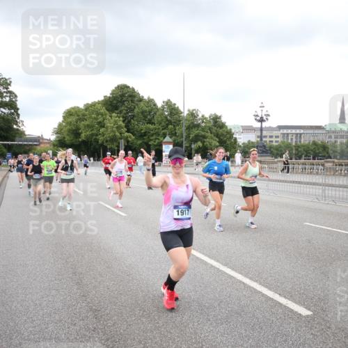 29.06.2025 - hella hamburg halbmarathon Jannik Wohlers http://msf.ph/oto/8494945 29.06.2025 10:55:06 Lombardsbrücke 1616, 1873, 1917, 3115, 3157, 3577, 4628, 5040, 5483, 5487, 7548, 7680, 8626, 9614, 9618, 9857, 9858, 10094, 10559, 10885, 11109, 12902, 13230, 14727, 15081, 15152, 16267, 16385, 16533, 16855, 17019, 17396, 18670, 18972 meine-sportfotos.de