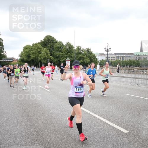 29.06.2025 - hella hamburg halbmarathon Jannik Wohlers http://msf.ph/oto/8494952 29.06.2025 10:55:06 Lombardsbrücke 1616, 1873, 1917, 3115, 3157, 3577, 4628, 5040, 5483, 5487, 7548, 7680, 8626, 9614, 9618, 9857, 9858, 10094, 10559, 10885, 11109, 12902, 13230, 14727, 15081, 15152, 16267, 16385, 16533, 16855, 17019, 17396, 18670, 18972 meine-sportfotos.de