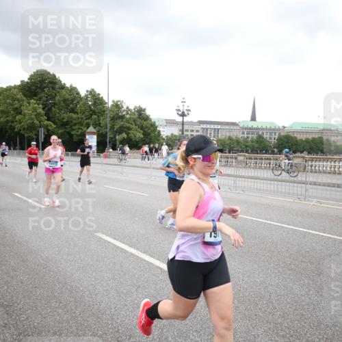 29.06.2025 - hella hamburg halbmarathon Jannik Wohlers http://msf.ph/oto/8494990 29.06.2025 10:55:06 Lombardsbrücke 1616, 1873, 1917, 3115, 3157, 3577, 4628, 5040, 5483, 5487, 7548, 7680, 8626, 9614, 9618, 9857, 9858, 10094, 10559, 10885, 11109, 12902, 13230, 14727, 15081, 15152, 16267, 16385, 16533, 16855, 17019, 17396, 18670, 18972 meine-sportfotos.de