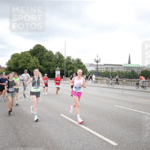 29.06.2025 - hella hamburg halbmarathon Jannik Wohlers http://msf.ph/oto/8494997 29.06.2025 10:55:07 Lombardsbrücke 1616, 1873, 1917, 3115, 3157, 3244, 3577, 4628, 5040, 5483, 5487, 7548, 7680, 8527, 8626, 9614, 9618, 9857, 9858, 10094, 10559, 10885, 11109, 12902, 14727, 15081, 16267, 16385, 16533, 16855, 17019, 17396, 18670, 18972 meine-sportfotos.de