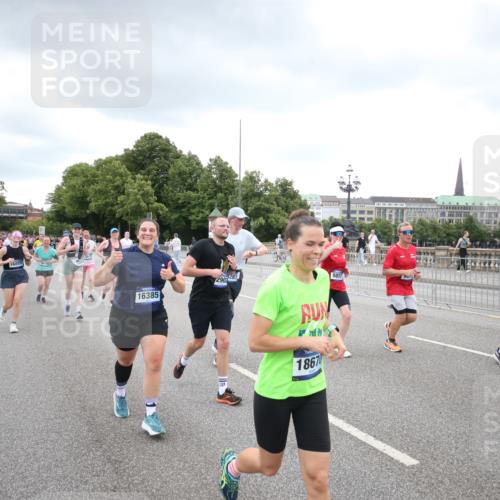 29.06.2025 - hella hamburg halbmarathon Jannik Wohlers http://msf.ph/oto/8495064 29.06.2025 10:55:10 Lombardsbrücke 1616, 1873, 1917, 3101, 3115, 3244, 5220, 5222, 5483, 5487, 5575, 7548, 7680, 8527, 8626, 9614, 9618, 9857, 9858, 9956, 10094, 10559, 10593, 10885, 11109, 12695, 12902, 14727, 15081, 15116, 15289, 16267, 16336, 16385, 16855, 16926, 17019, 17392, 17396, 18670, 18972 meine-sportfotos.de