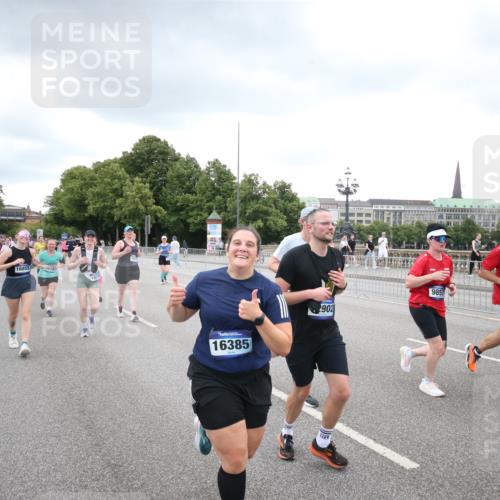29.06.2025 - hella hamburg halbmarathon Jannik Wohlers http://msf.ph/oto/8495116 29.06.2025 10:55:10 Lombardsbrücke 1616, 1873, 1917, 3101, 3115, 3244, 5220, 5222, 5483, 5487, 5575, 7548, 7680, 8527, 8626, 9614, 9618, 9857, 9858, 9956, 10094, 10559, 10593, 10885, 11109, 12695, 12902, 14727, 15081, 15116, 15289, 16267, 16336, 16385, 16855, 16926, 17019, 17392, 17396, 18670, 18972 meine-sportfotos.de