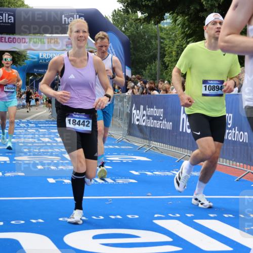 29.06.2025 - hella hamburg halbmarathon Strokosch-Dieckow http://msf.ph/oto/8495181 29.06.2025 10:41:33 Ziel 2579, 2797, 3204, 4893, 5987, 7796, 8358, 9640, 9885, 10894, 12588, 13457, 13714, 14275, 16084, 17159, 17882, 18442, 18491 meine-sportfotos.de
